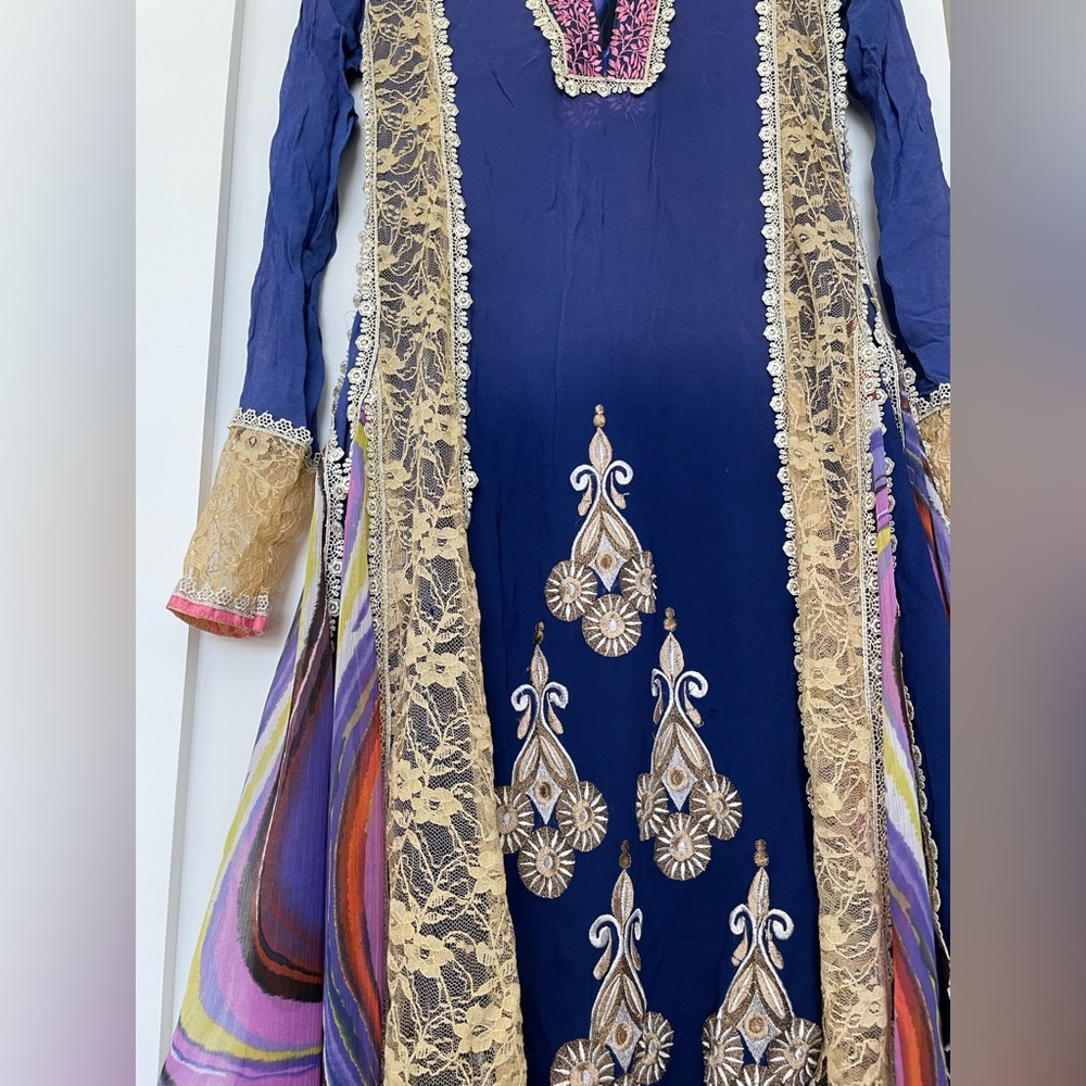 Long sleeve saree with matching pajamas and chunni.